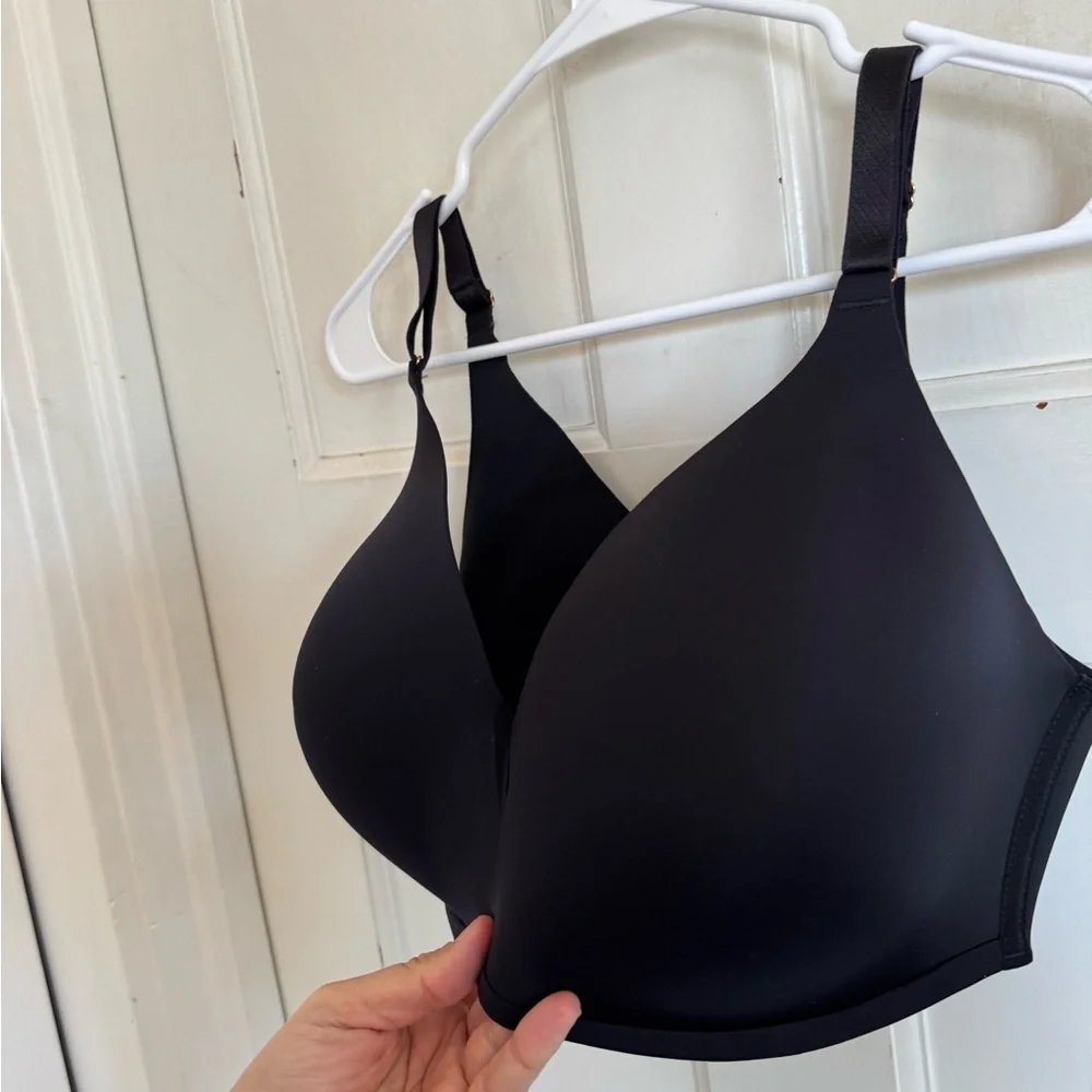 Soma‎ black Vanishing 360 wireless bra size 42C